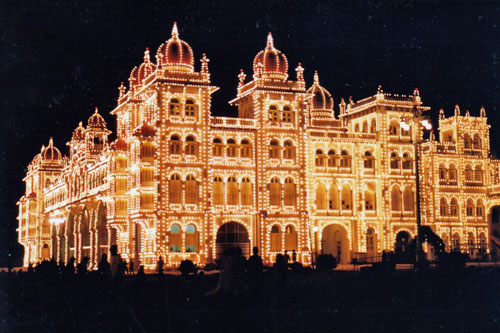 der erleuchtete Palast in Mysore
