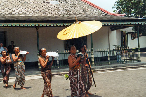Teezeremonie im Keraton von Yogyakarta