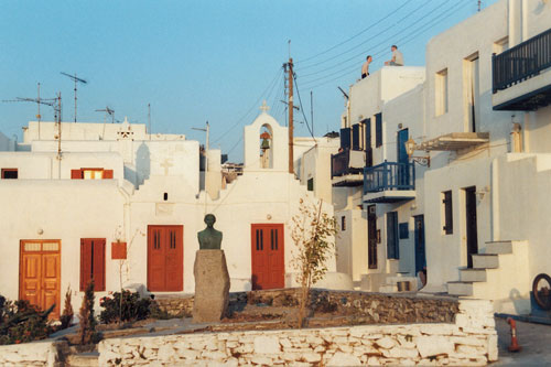 Denkmal der Manto Mavrojenous in Mykonos