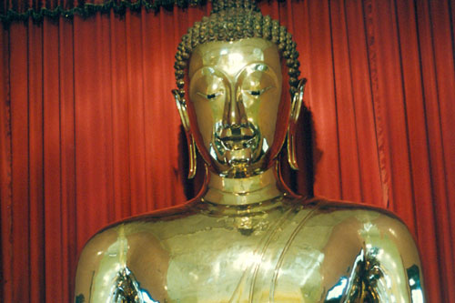 groer Buddha im Wat Trimit