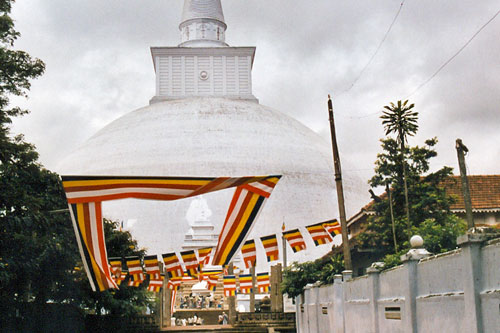 Ruvanweliseya Dagoba in Anuradhapura