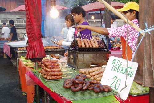Markt am Wat Panu Rangsi an der Thanon Charatsanitwong