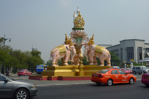 Denkmal Na Phra Lan / Ecke Sanam Chai