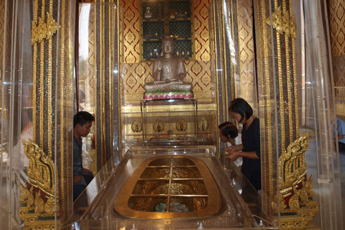 der Fuabdruck im Wat Phra Phuttabad