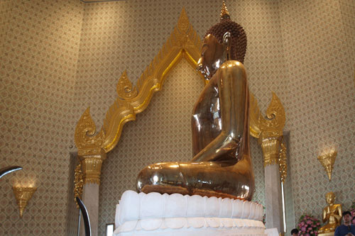 goldener Buddha im Wat Trimit