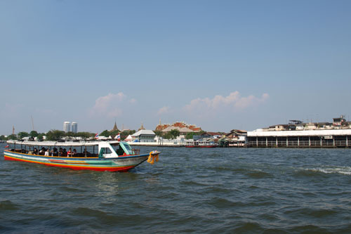 mit dem Expressboot unterwegs zum Wat Arun