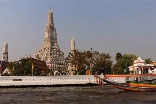 mit dem Expressboot unterwegs zum Wat Arun