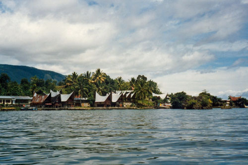 Batak Häuser am Toba See