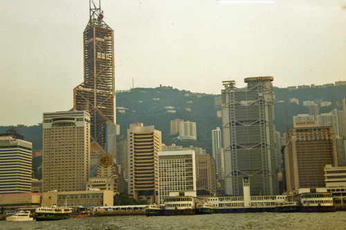 Blick von Kowloon auf Hongkong Island