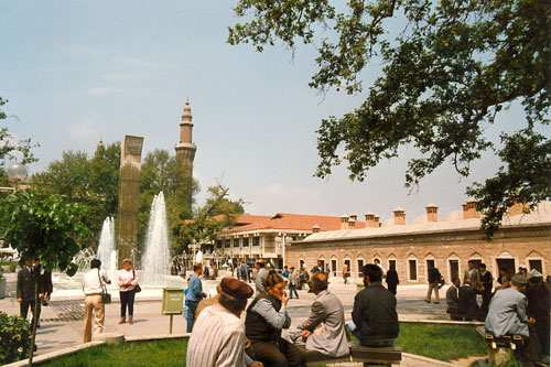 Platz bei der Orhan Gazi Moschee in Bursa