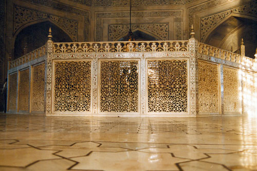 im Taj Mahal in Agra