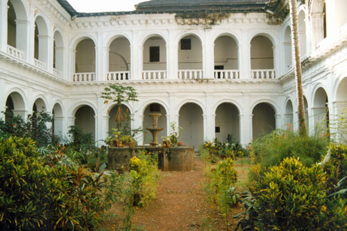 Innenhof Kirche Bom Jesus in Old Goa