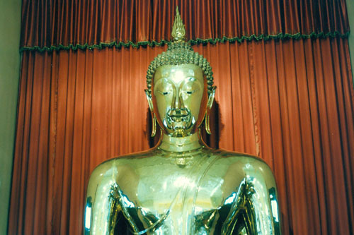 Buddha im Wat Trimit in Bangkok