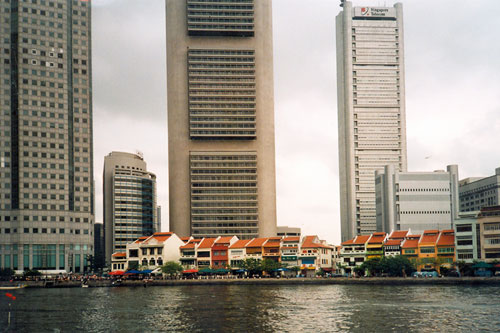 am Singapore River Blick auf den Boat Quay