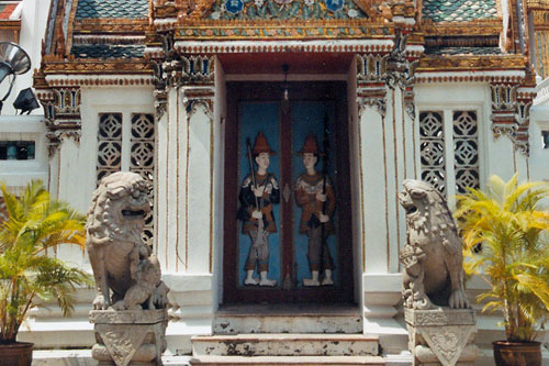 vor der Rajkaranyasapha Halle