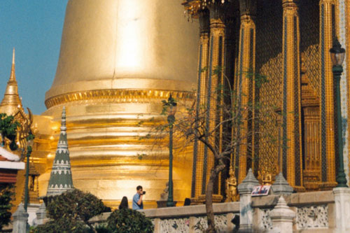 Wat Phra Kaeo der goldene Chedi