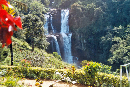 Wasserfall auf dem Weg nach Nuwara Eliya