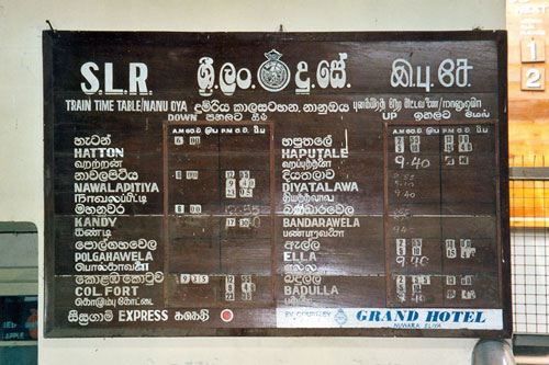 Fahrplan auf dem Bahnhof von Nanu Oya