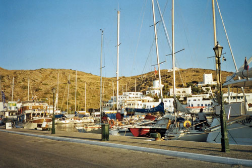der Hafen von Gialos