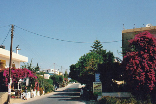 Hauptstrasse mit Acropol