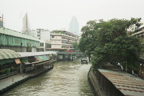 am Pratunam Pier in Bangkok
