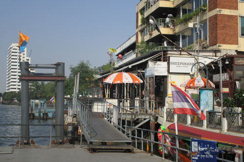 Expressboot Haltestelle Phra Athit