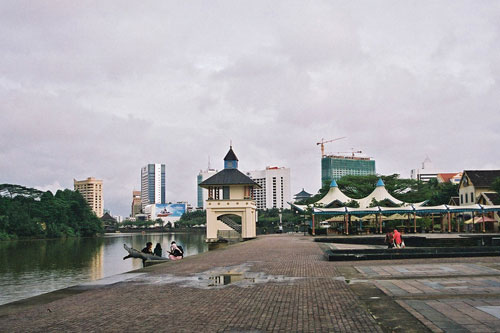 Uferpromenade am Sarawak Flu