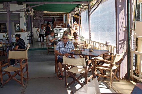 Mittagspause in Matala
