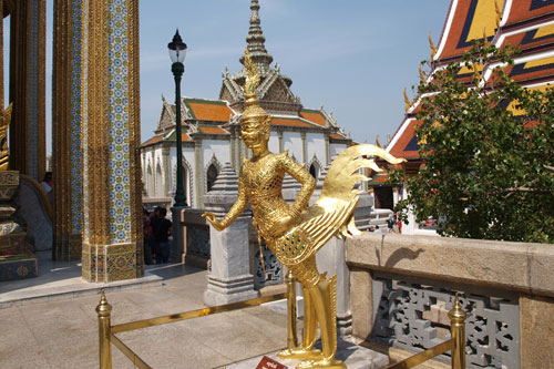 Vergoldete Statue eines mythologischen Wesens�