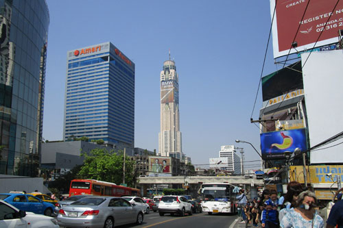 Thanon Ratchaprarop mit Baiyoke Tower 2