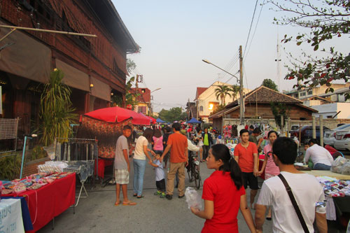Nachtmarkt auf der Walking Street (Thanon Talad Gao) 