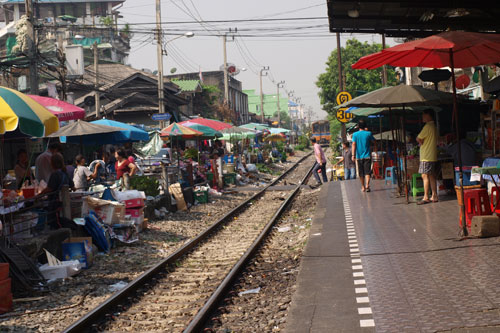 Wongwian Yai Train Station