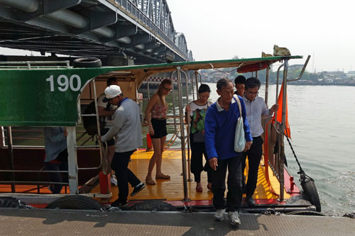 Expressboot Haltestelle Krung Thon Bridge