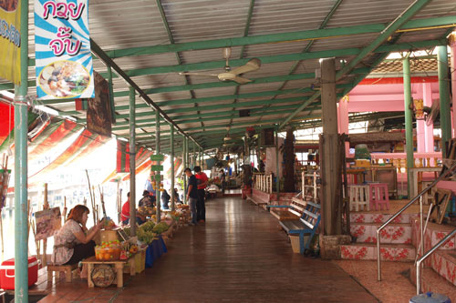 der floating market (Talad Nam) am Wat Takien