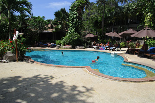 der Pool im Tropical Sunrise Resort