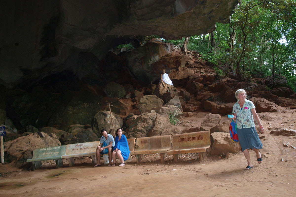 Monkey Cave am Wat Suwan Khuha