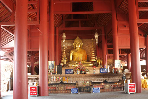 Wat Phra Thad Chedi Luang in Chiang Saen