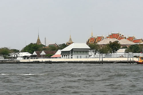 Fahrt mit der Fähre von Wat Arun nach Tha Tien
